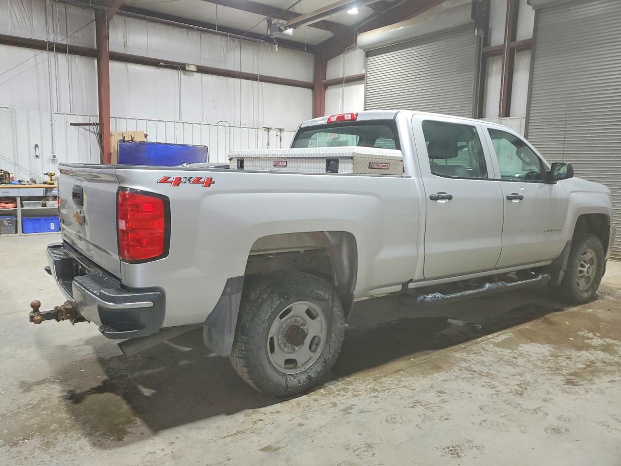 2018 Chevrolet All models VIN 1GC1KUEG9JF126741 photo 3