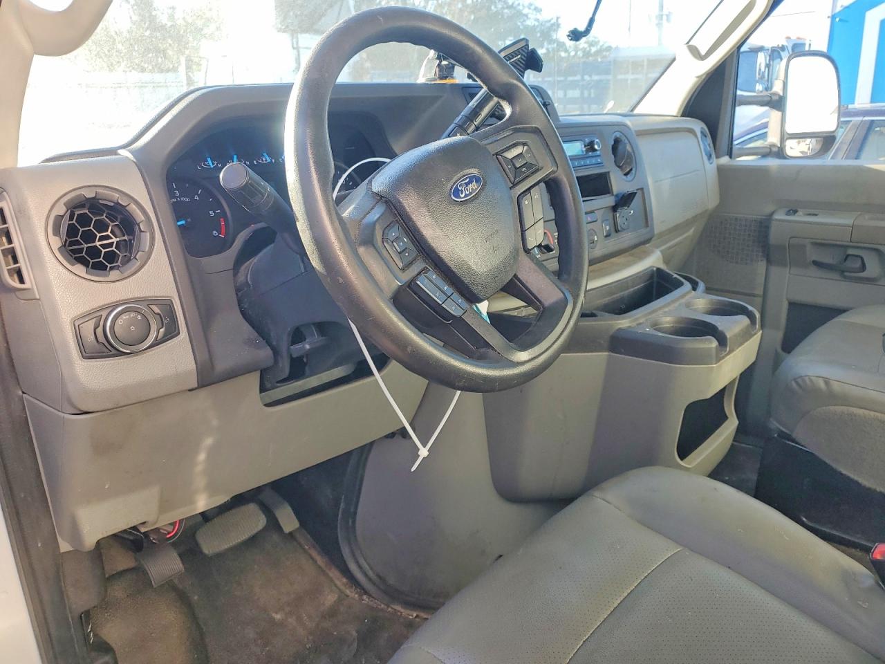 2021 Ford Econoline VIN 1FDXE4FN7MDC00572 photo 1
