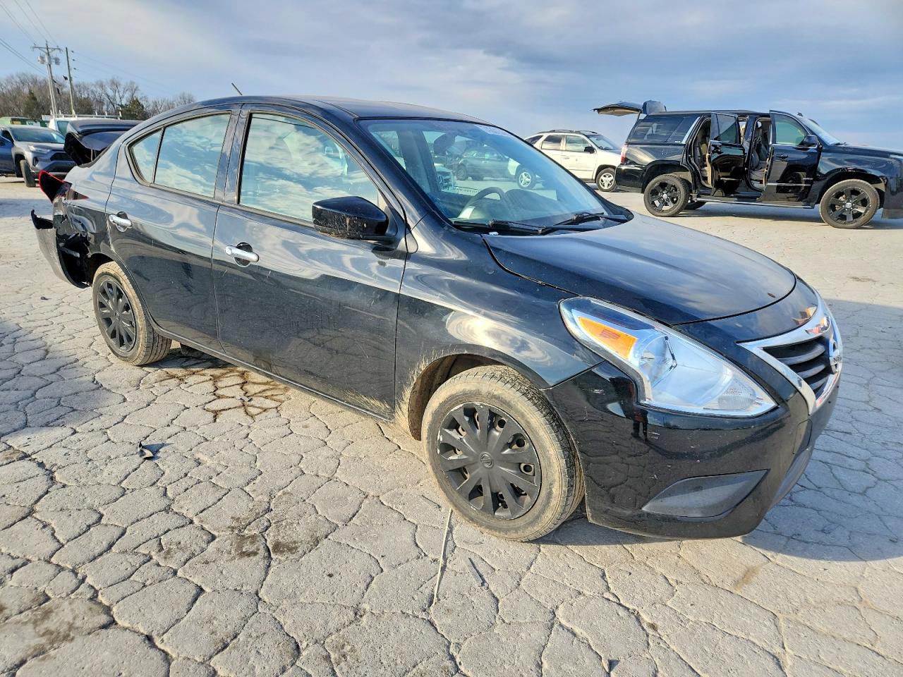 2018 NISS Versa VIN 3N1CN7AP9JL858142 photo 4