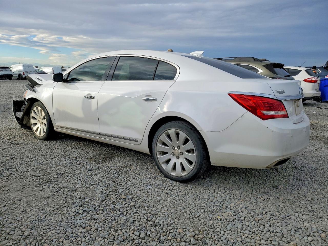 2015 Buick Lacrosse VIN 1G4GC5G30FF301548 photo 2