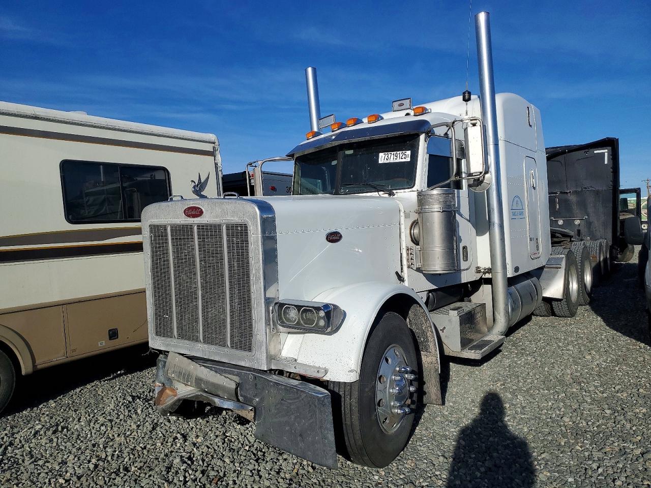 2005 PETERBILT All models VIN 1XP5DB9X65N856840 photo 2