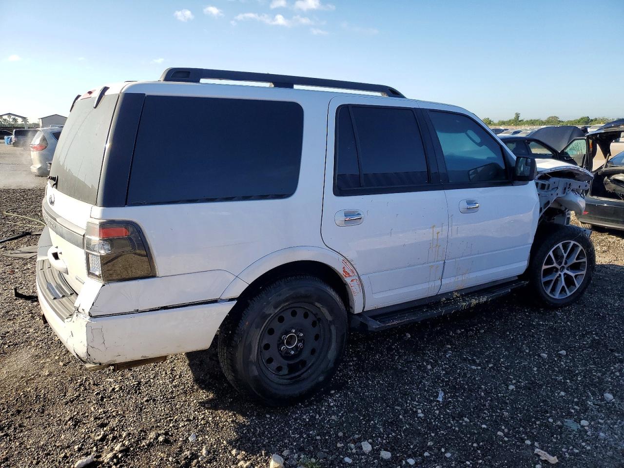 2015 Ford Expedition VIN 1FMJU1HT1FEF18896 photo 3