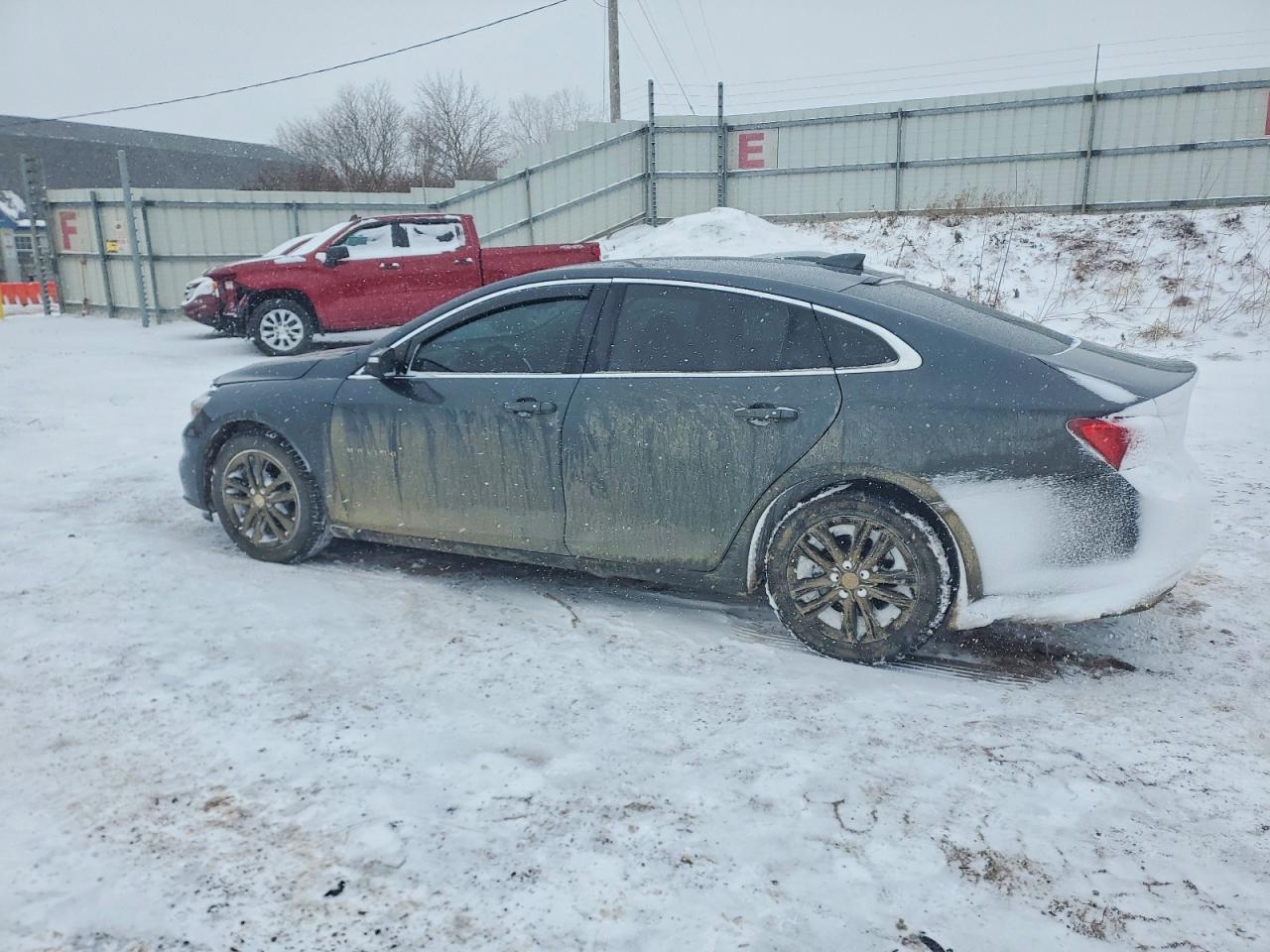 2018 Chevrolet Malibu VIN 1G1ZD5ST5JF220290 photo 2