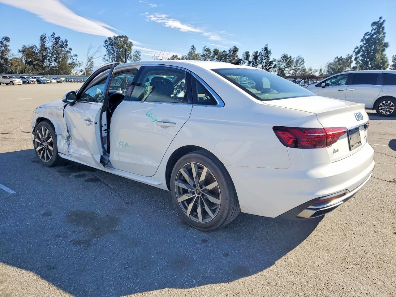 2022 Audi A4 VIN WAUABAF4XNN003364 photo 2