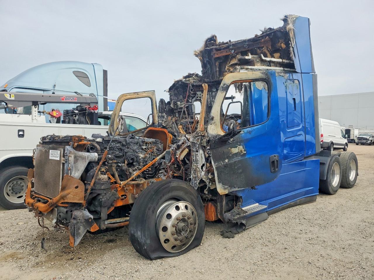 2020 FREIGHTLINER All other VIN 3AKJHHDR3LSLR0631 photo 2