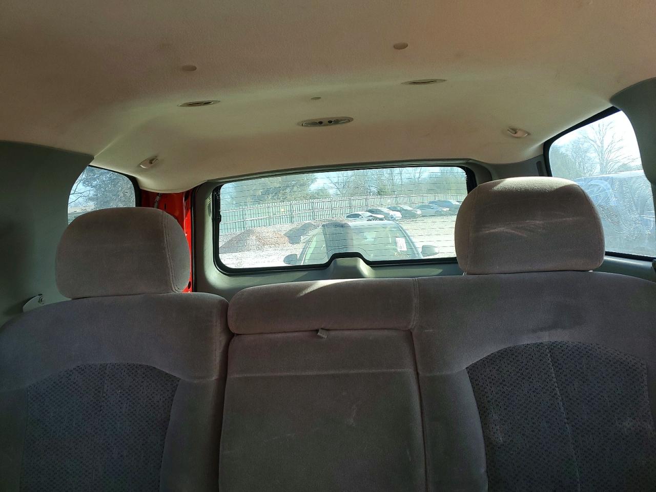2000 Chevrolet Tahoe VIN 1GNEK13T2YJ113375 photo 10