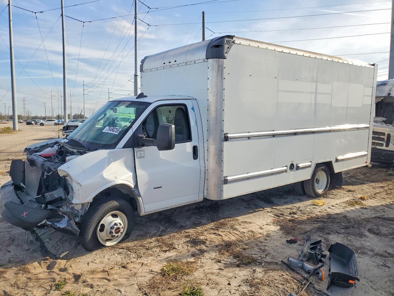 2022 GMC Savana VIN 7GZ37TC75NN010524 photo 1