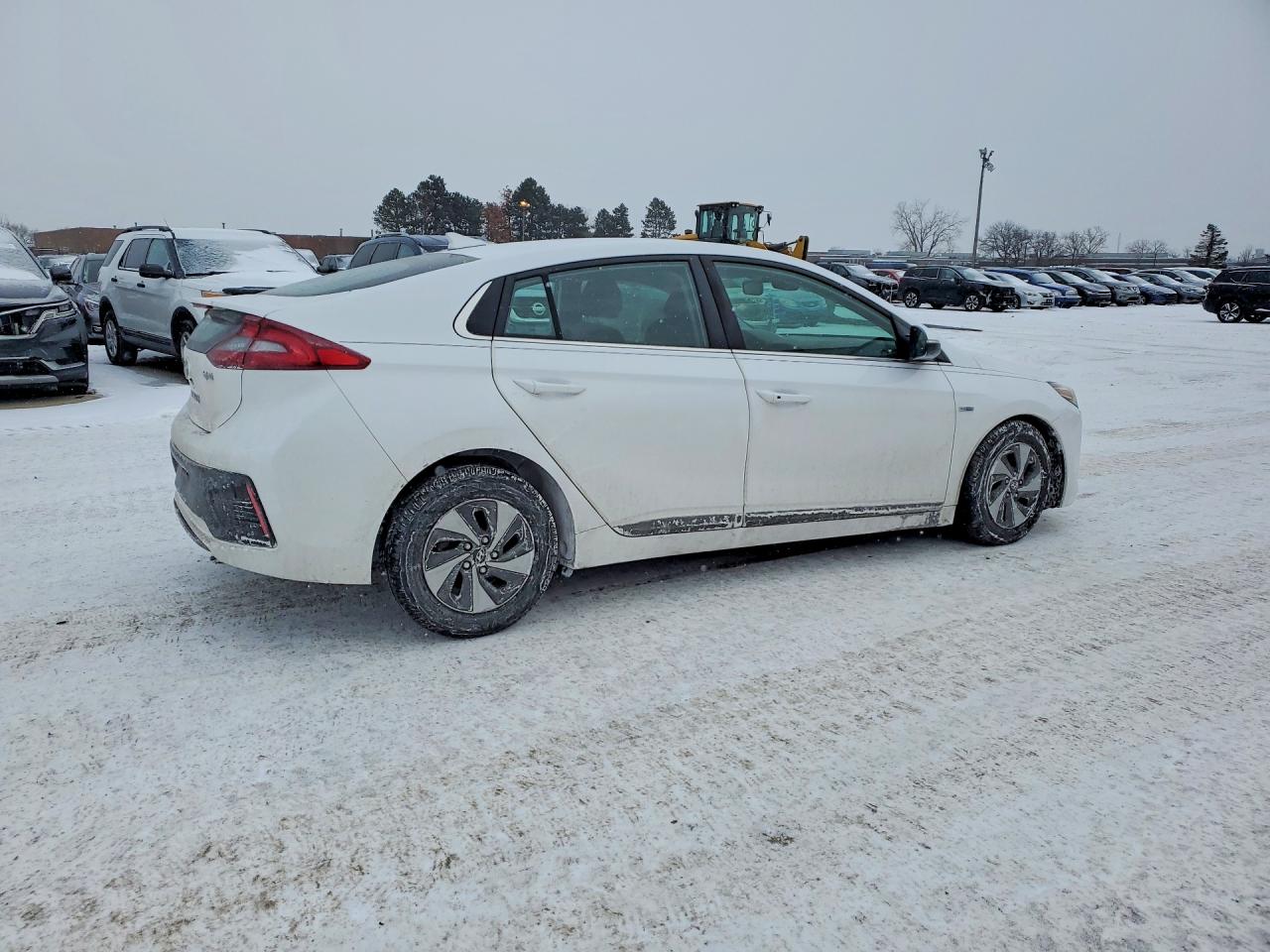2018 Hyundai Ioniq VIN KMHC75LC8JU067379 photo 3