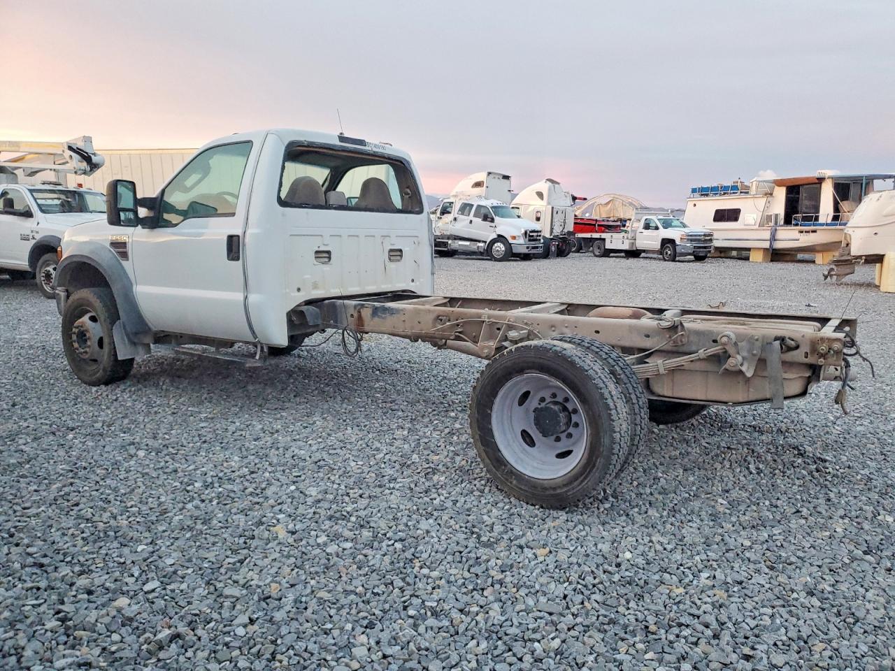 2008 Ford F550 VIN 1FDAF56R68EB78057 photo 2