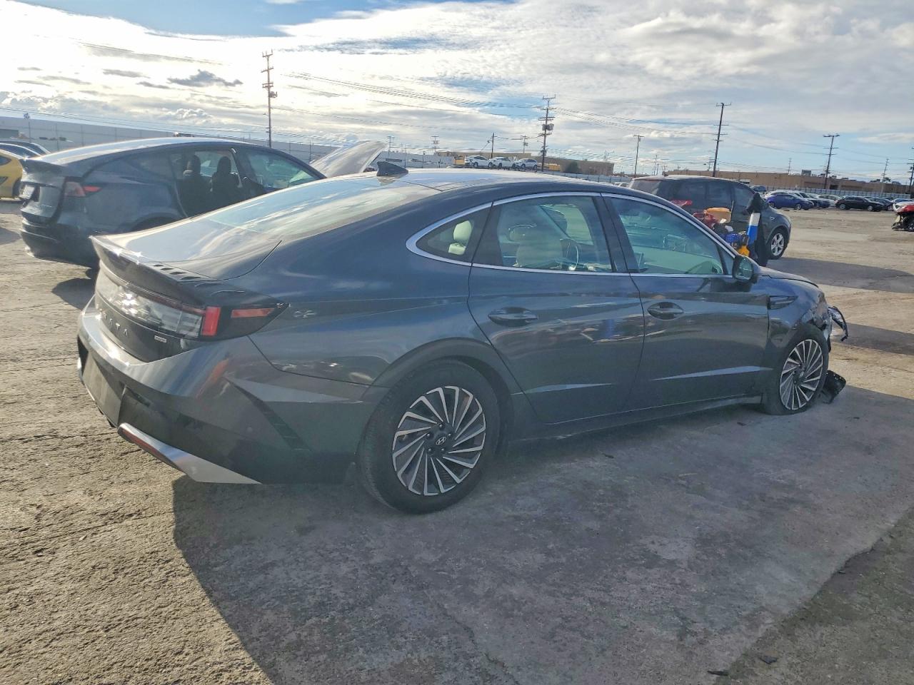 2025 Hyundai Sonata VIN KMHL54JJ2SA105497 photo 3