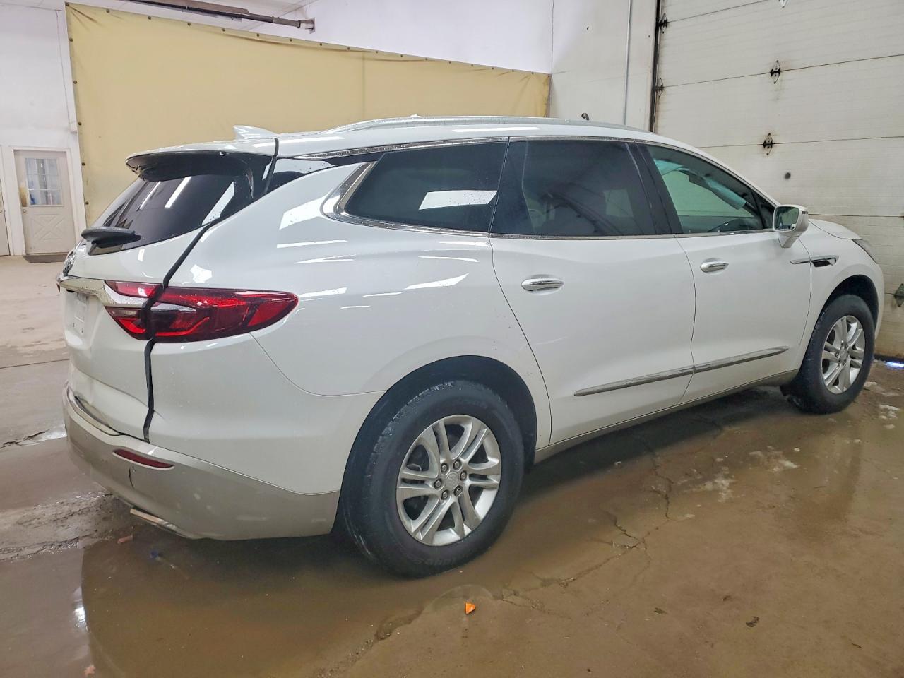 2020 Buick Enclave VIN 5GAERBKW6LJ136156 photo 3