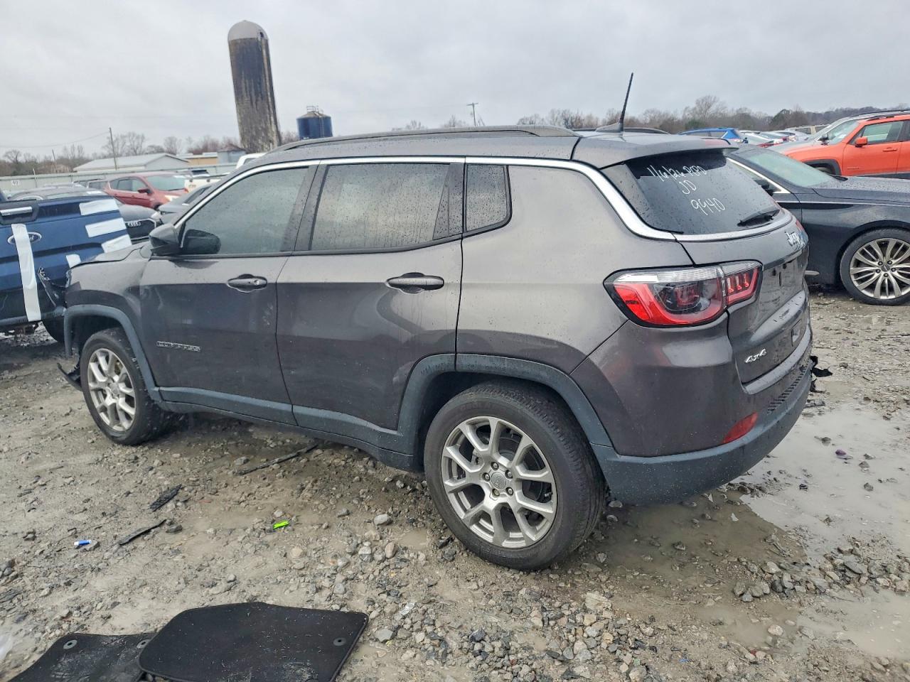 2022 Jeep Compass VIN 3C4NJDFBXNT151652 photo 2