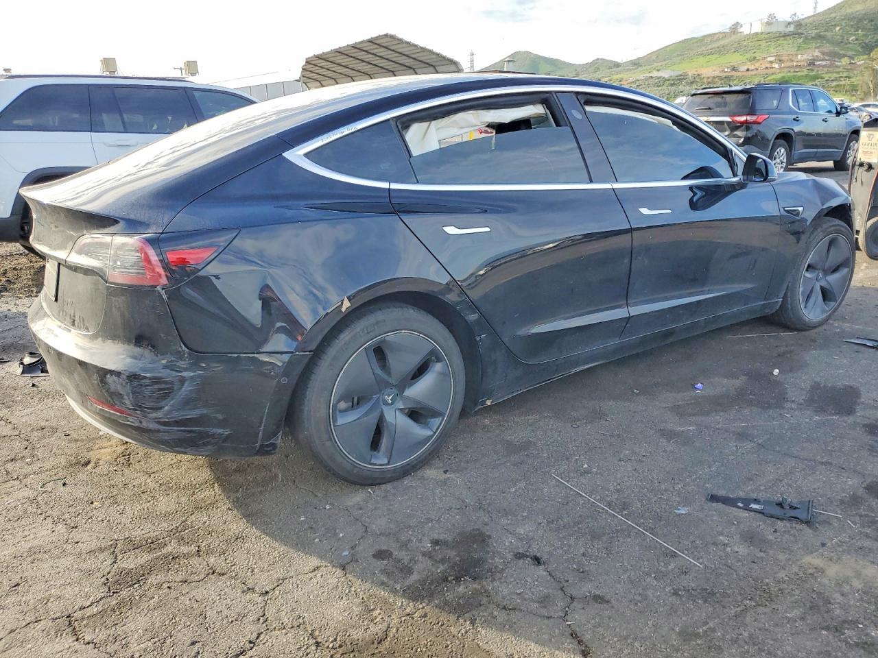 2019 Tesla Model 3 VIN 5YJ3E1EA7KF399063 photo 3