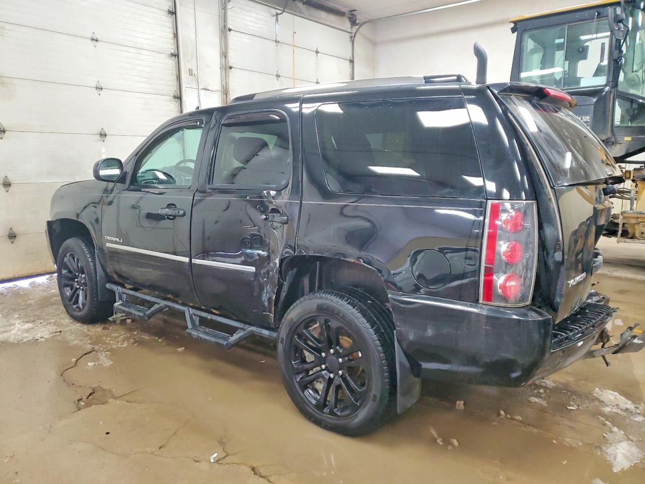 2013 GMC Yukon VIN 1GKS2EEF0DR337030 photo 2