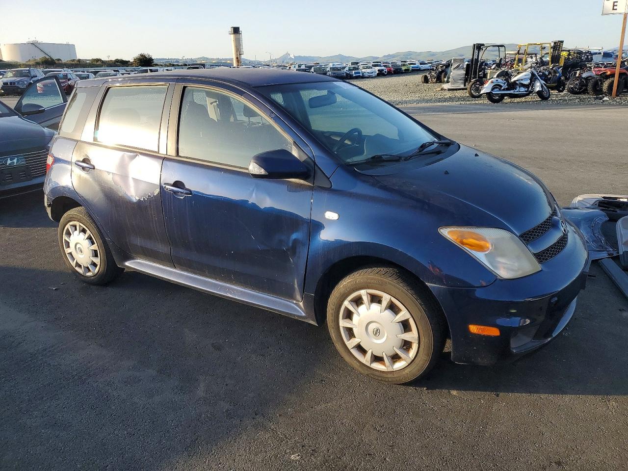 2006 Toyota Scion VIN JTKKT624X65011871 photo 4