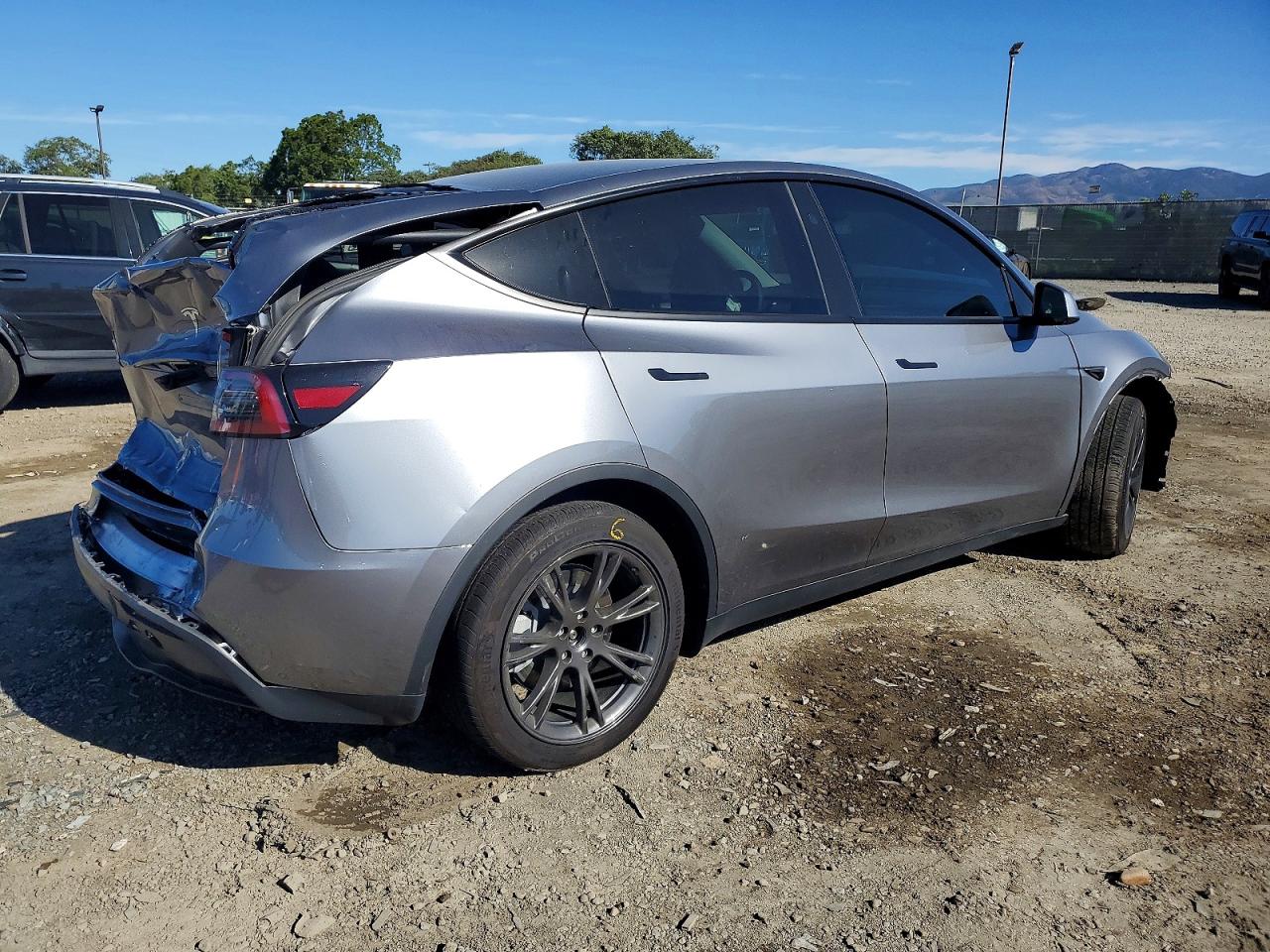 2025 Tesla Model y VIN 7SAYGDED8SF314150 photo 3