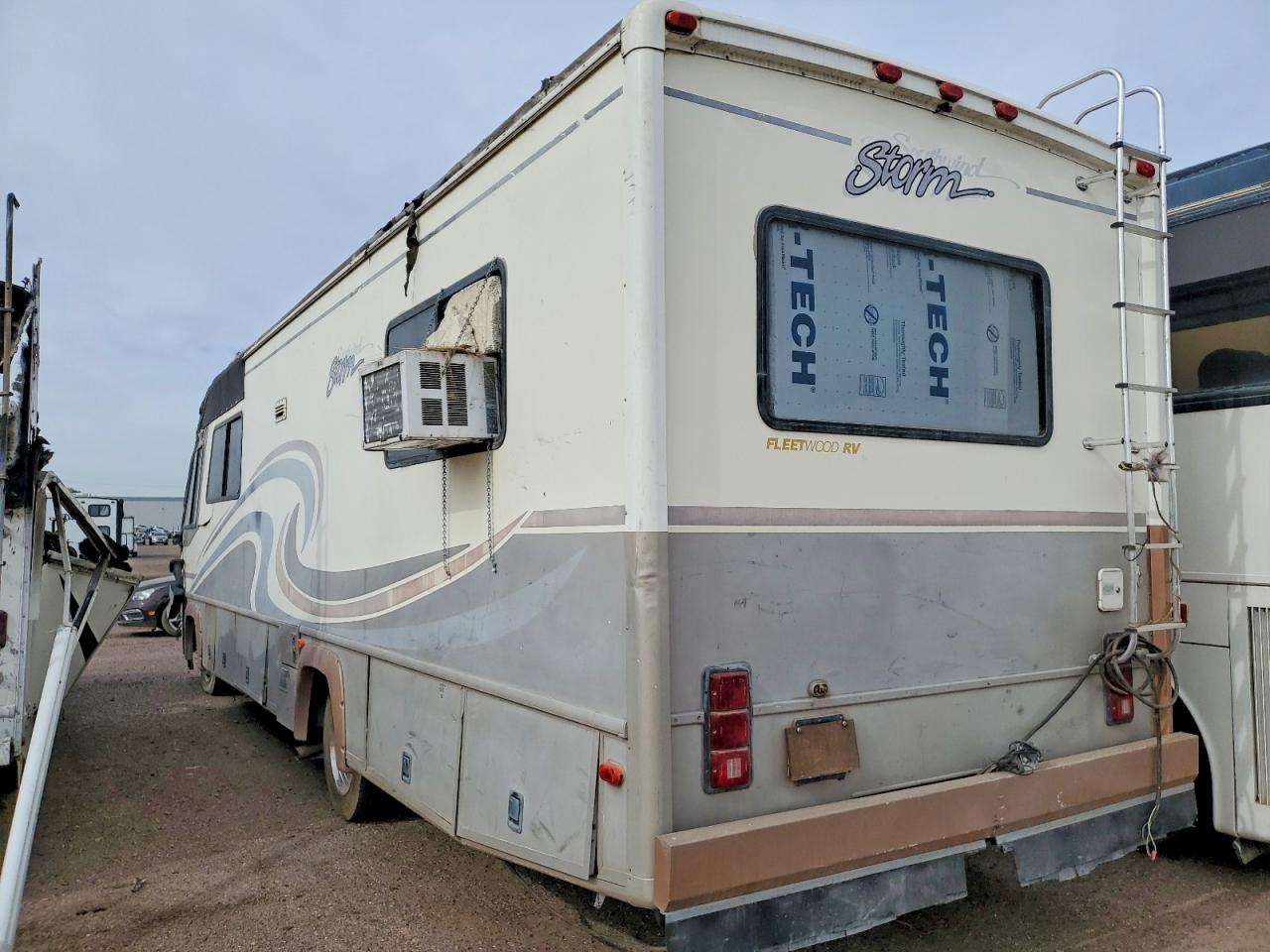 2000 Workhorse Motorhome VIN 5B4LP37J0Y3320332 photo 3