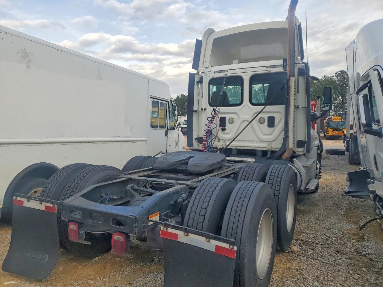 2016 FREIGHTLINER All other VIN 1FUJGEDV1GLGT2609 photo 4