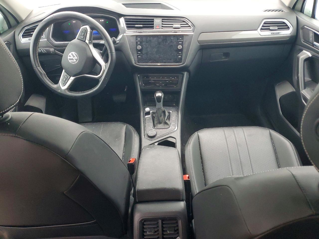 2024 Volkswagen Tiguan VIN 3VV2B7AX7RM005103 photo 8