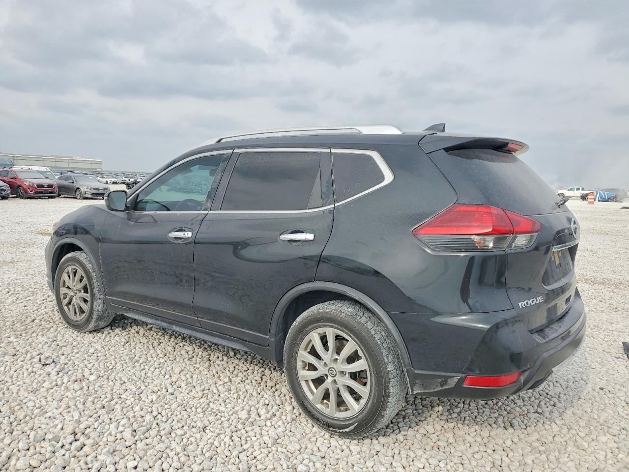 2017 NISS Rogue VIN JN8AT2MT9HW152545 photo 2