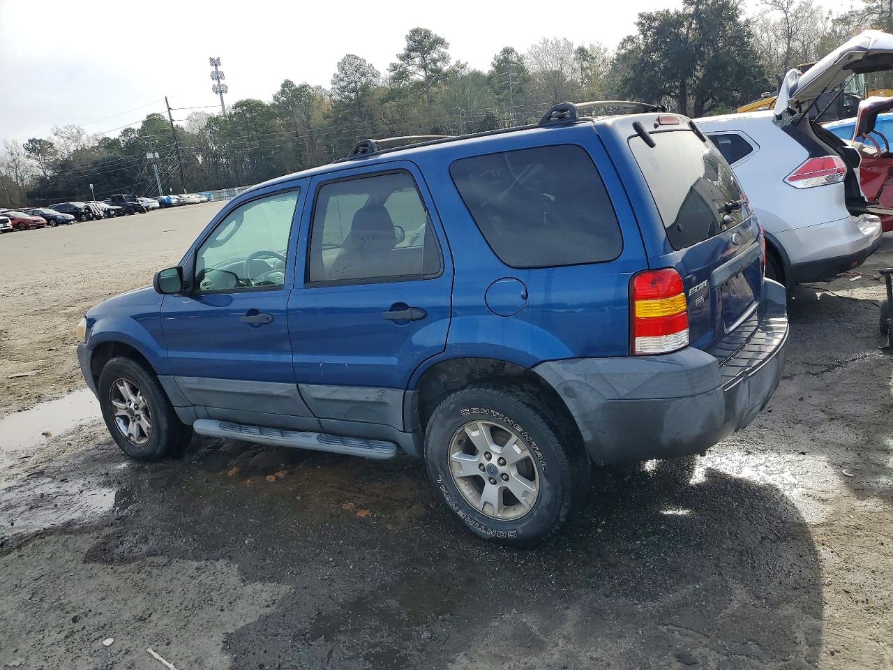 2007 Ford Escape VIN 1FMYU93Z47KA39075 photo 2