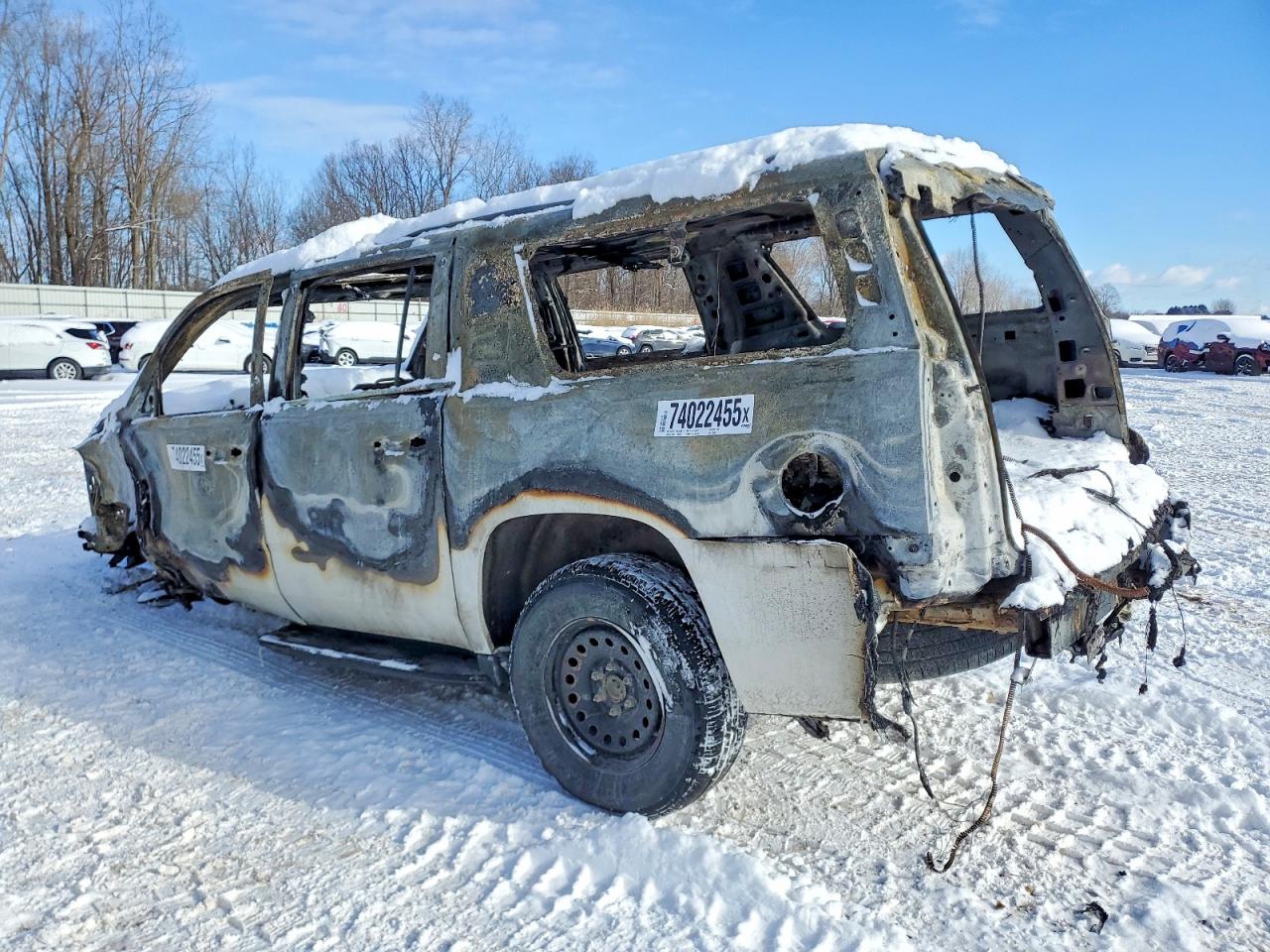 2020 Chevrolet Suburban VIN 1GNSKHKC5LR179944 photo 2