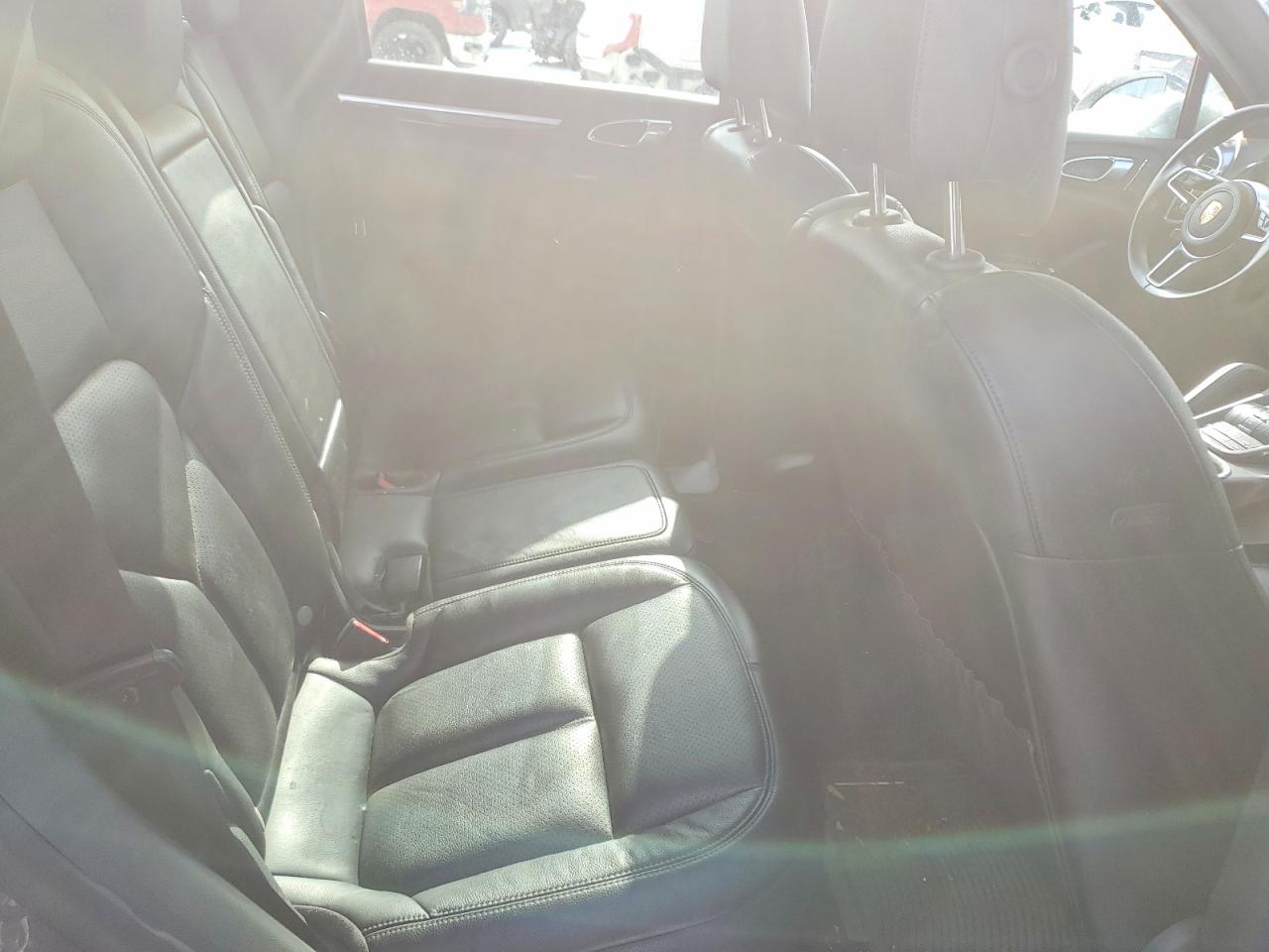 2017 Porsche Cayenne VIN WP1AE2A29HLA74933 photo 11