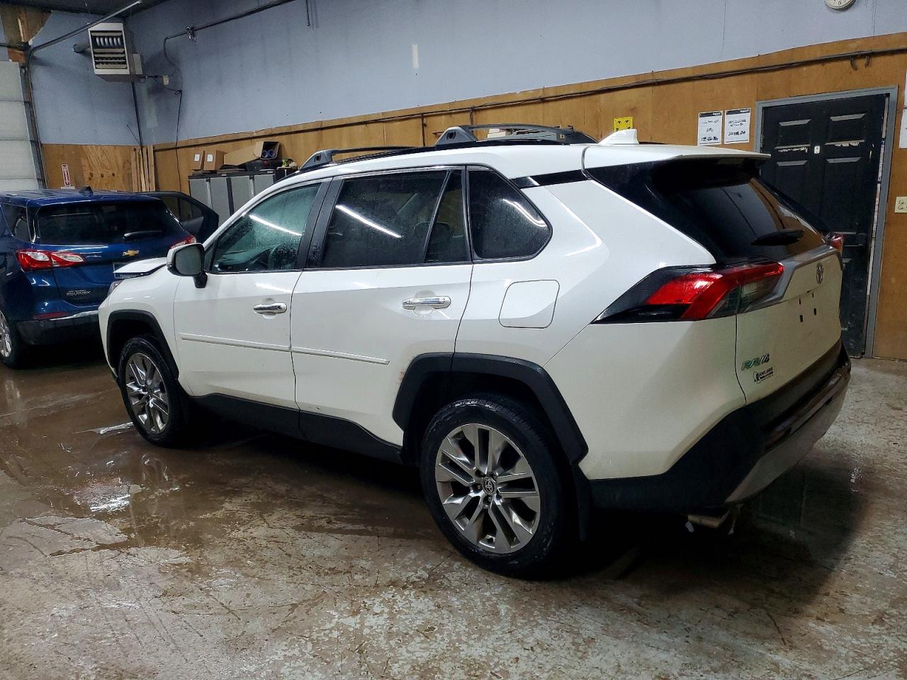 2022 Toyota Rav4 VIN 2T3N1RFVXNW291958 photo 2