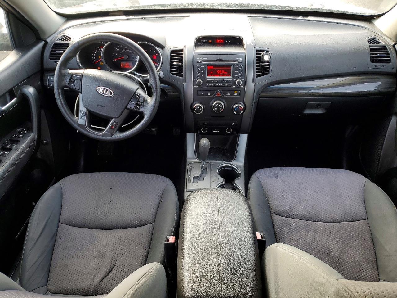 2012 Kia Sorento VIN 5XYKTDA61CG299104 photo 8