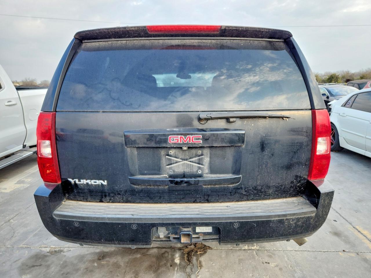 2008 GMC Yukon VIN 1GKFC13548R250030 photo 6