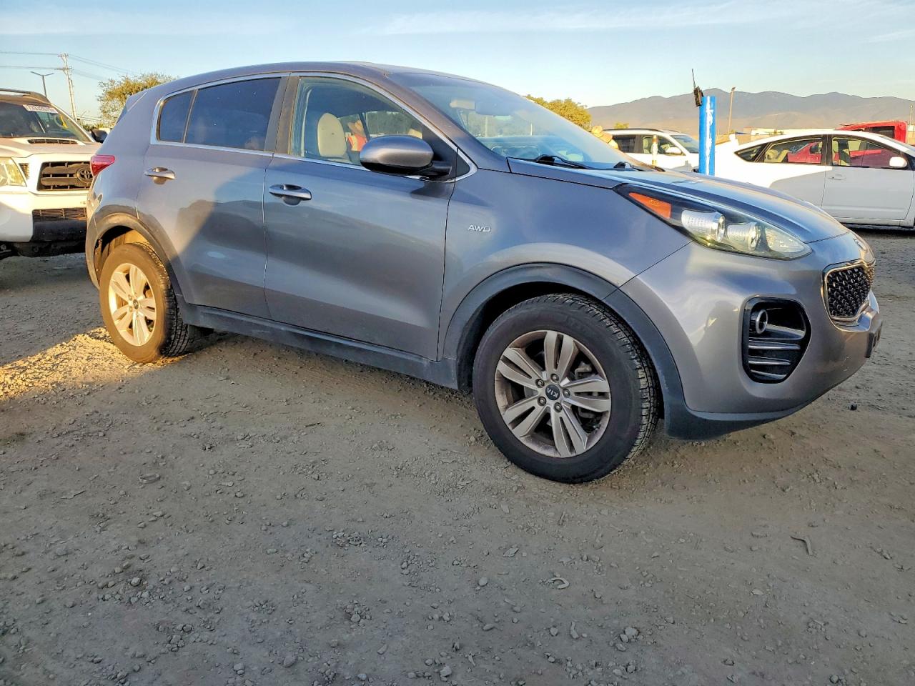 2018 Kia Sportage VIN KNDPMCAC0J7352131 photo 4