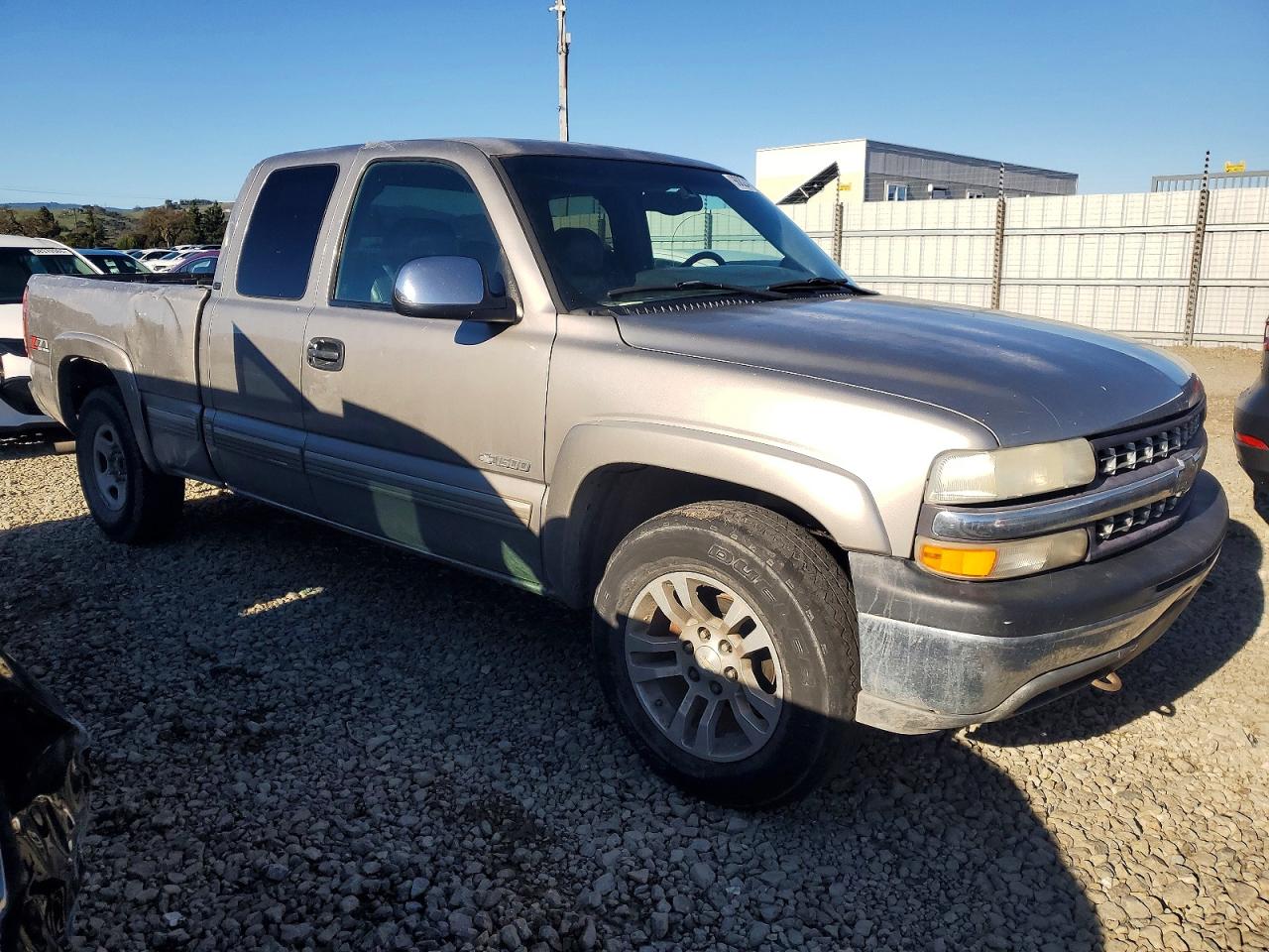 2000 CHEV Silverado VIN 2GCEK19T0Y1397115 photo 4