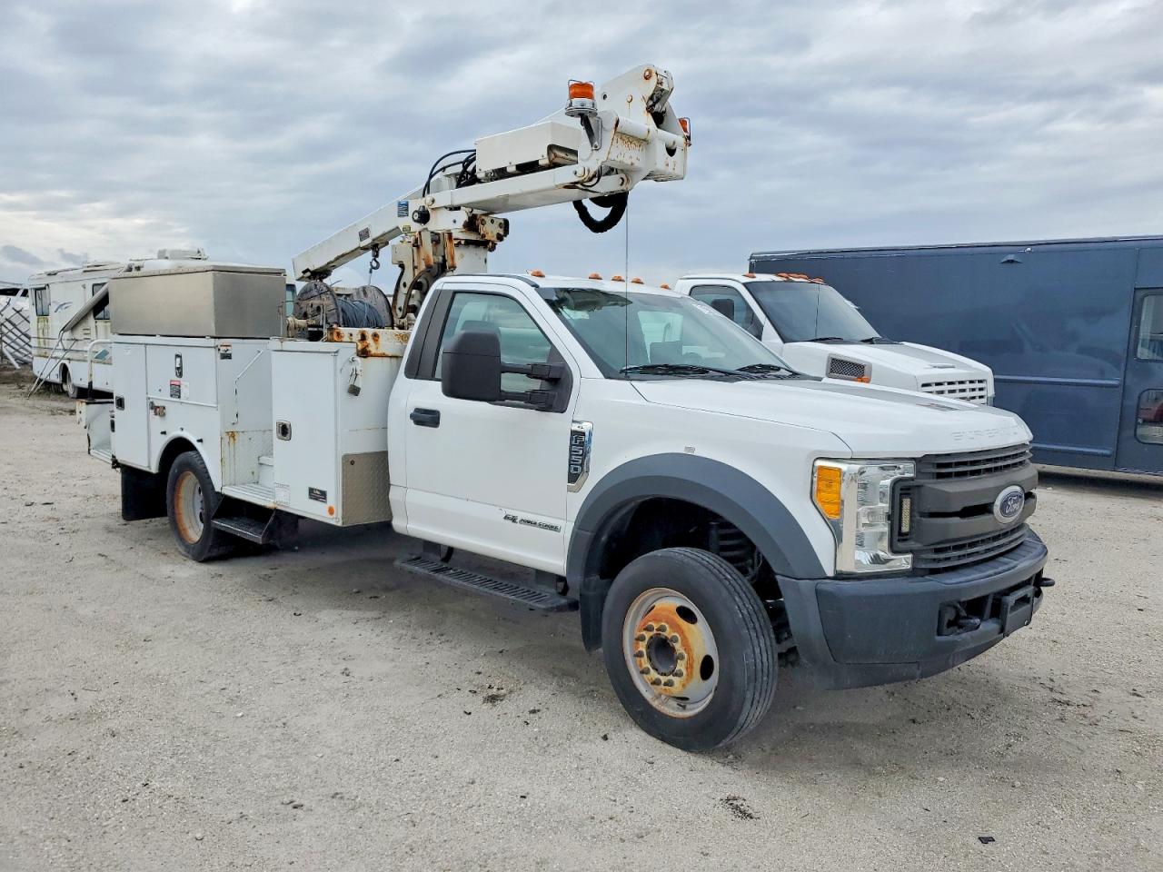 2017 Ford F550 VIN 1FDUF5GT4HEB94166 photo 1