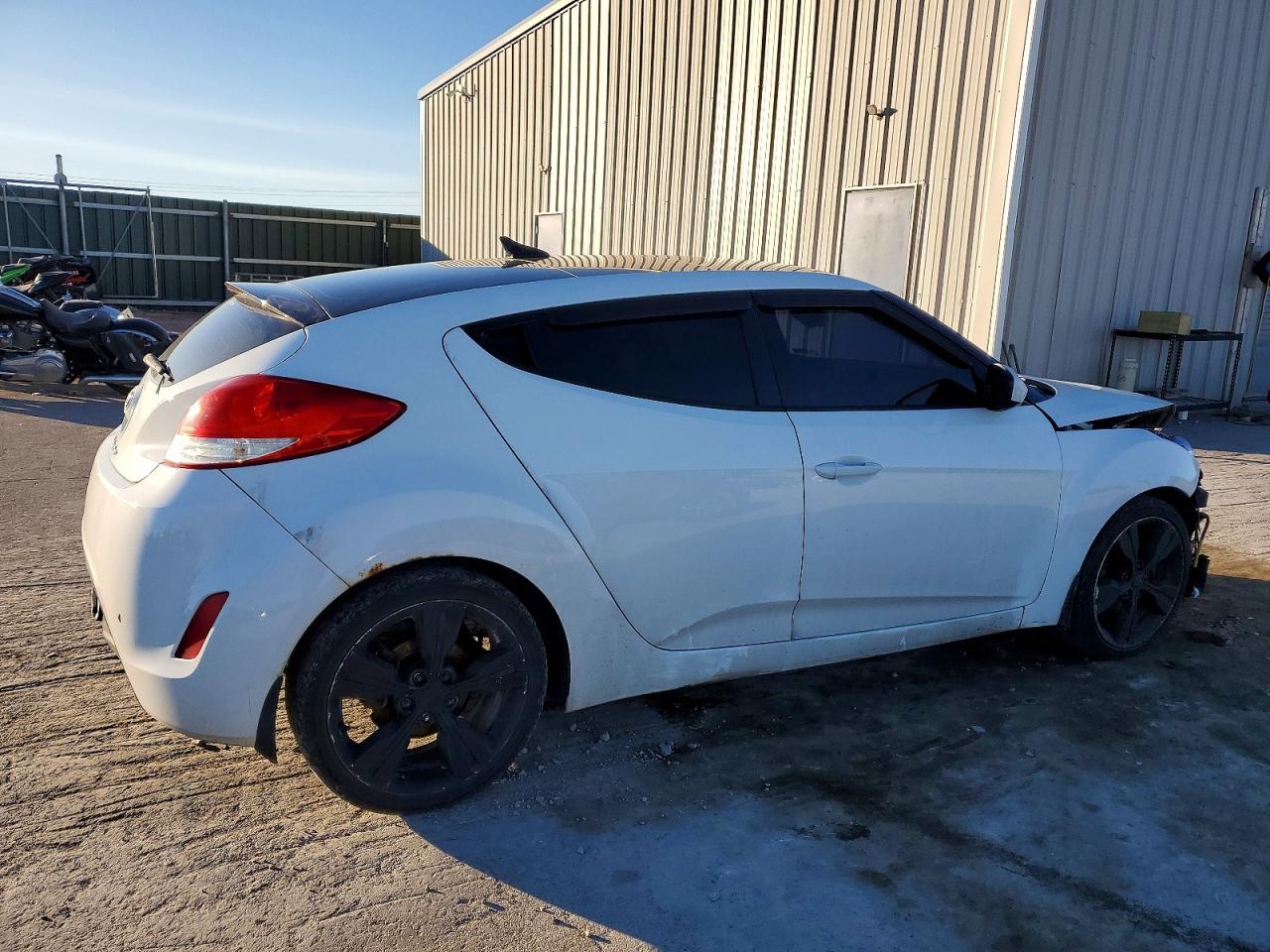 2016 HYUNDAI Veloster VIN KMHTC6AD8GU268673 photo 3