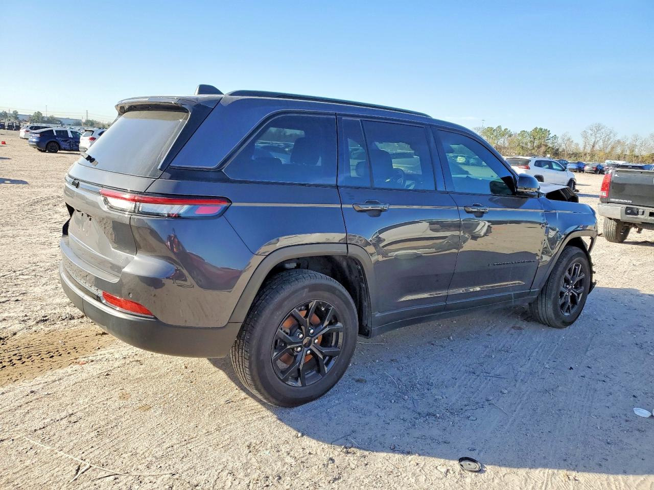 2024 Jeep Grand cher VIN 1C4RJHAG6R8528221 photo 3