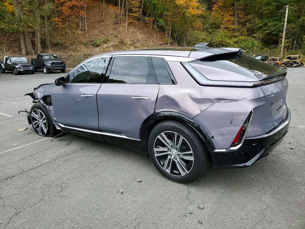 2024 Cadillac Lyriq luxu VIN 1GYKPRRL5RZ123687 photo 2