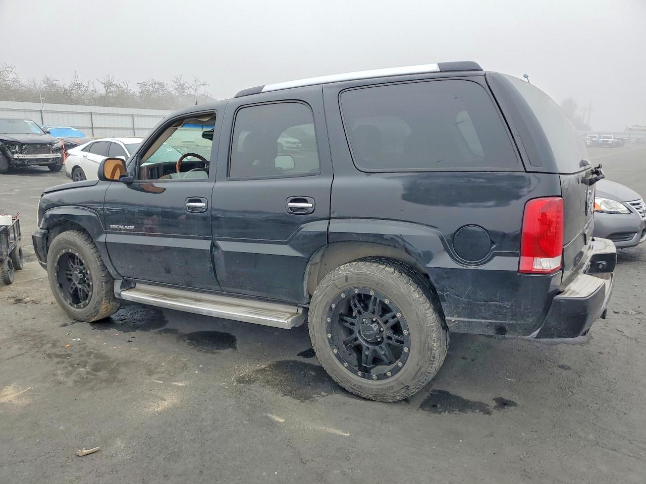 2005 Cadillac Escalade VIN 1GYEK63N35R235189 photo 2