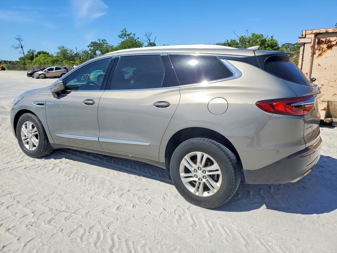 2018 Buick Enclave VIN 5GAERBKW1JJ142802 photo 2