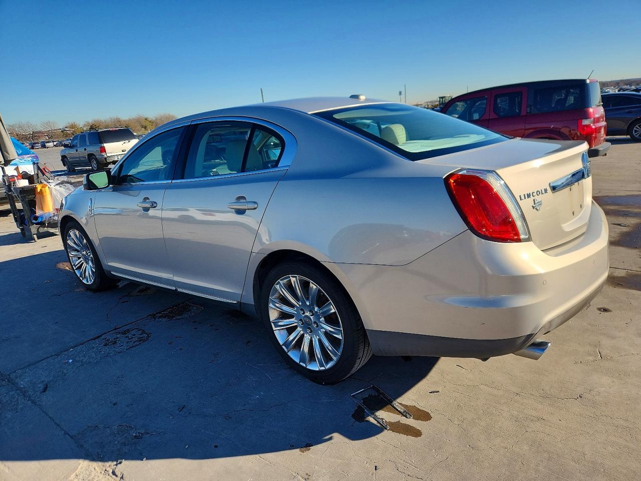 2009 Lincoln Mks VIN 1LNHM93R89G615319 photo 2