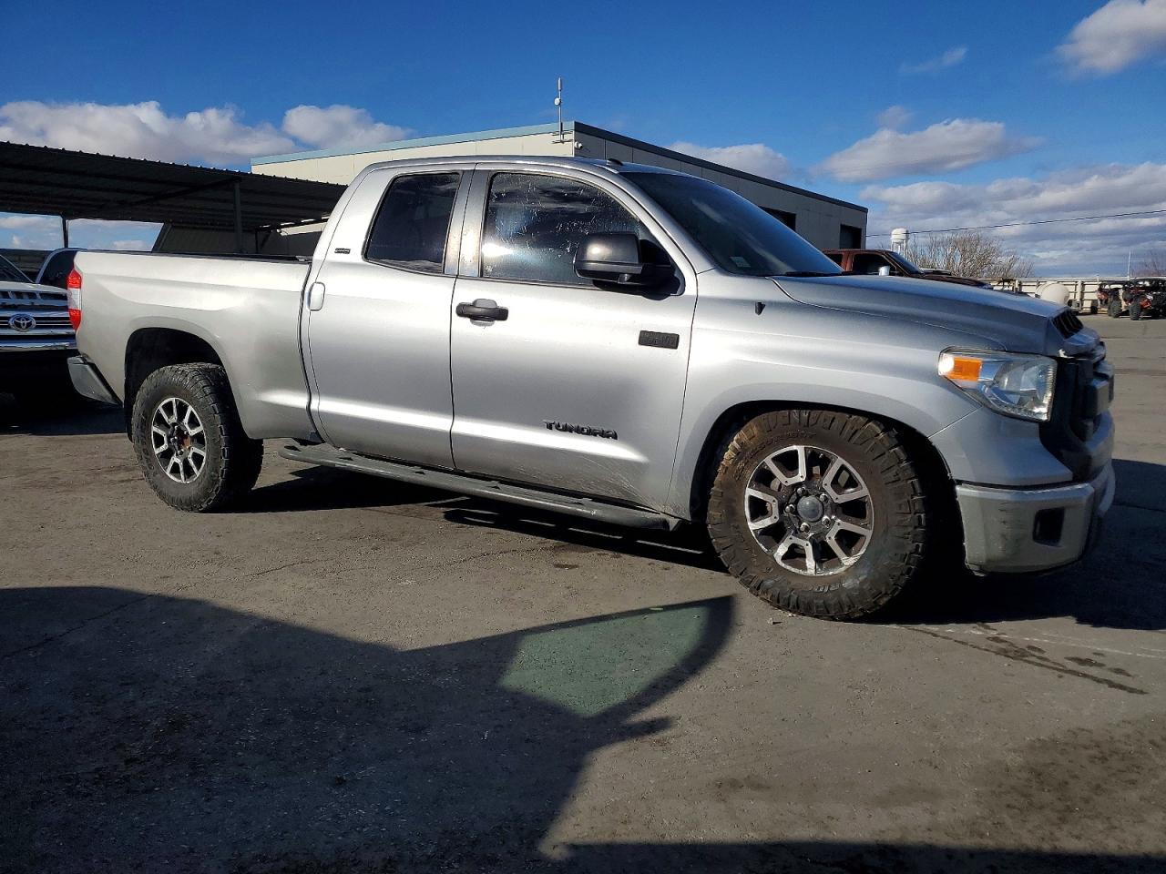 2015 Toyota Tundra VIN 5TFUW5F15FX445444 photo 4