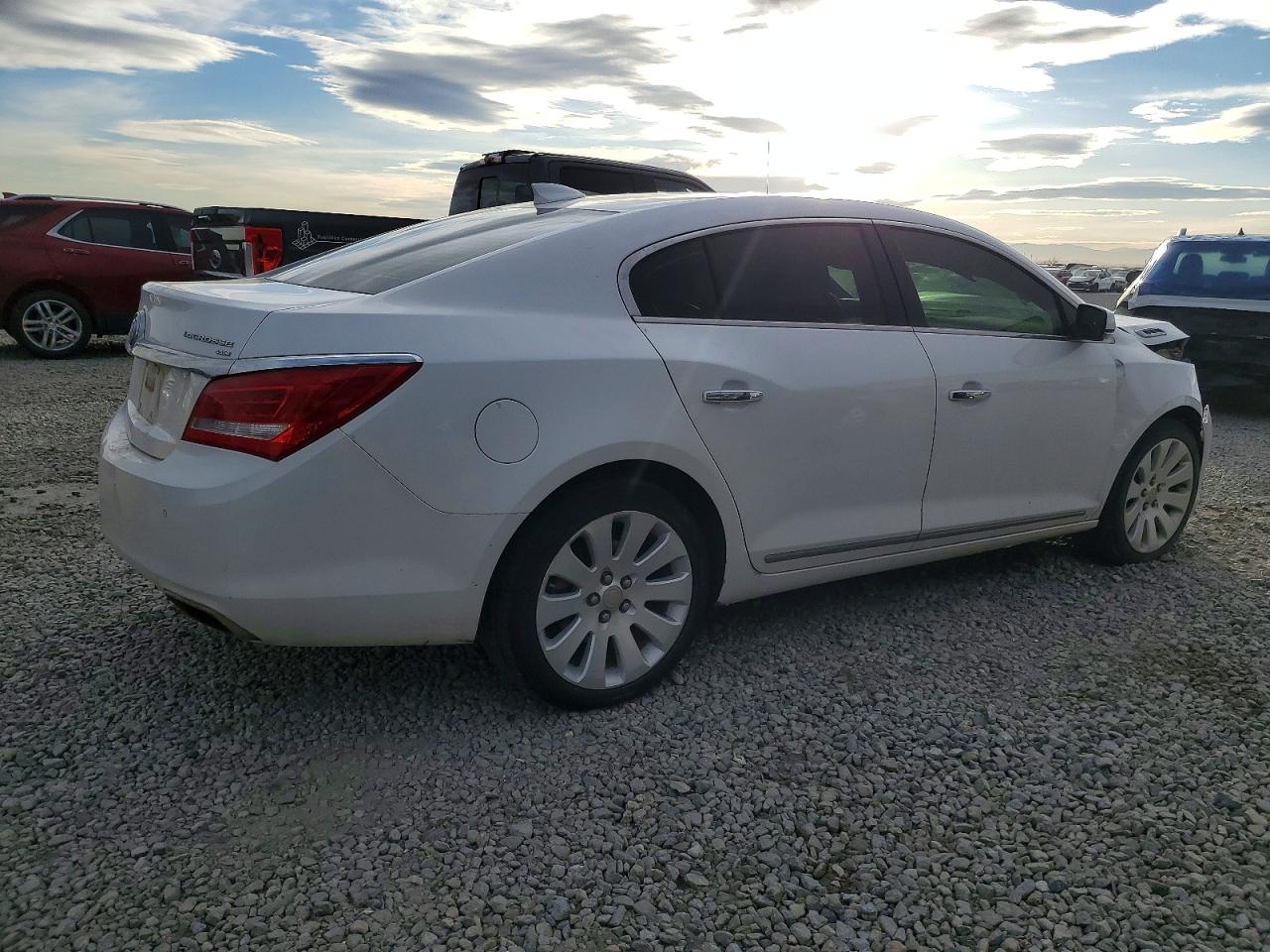 2015 Buick Lacrosse VIN 1G4GC5G30FF301548 photo 3