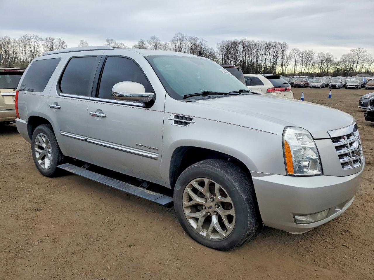 2011 Cadillac Escalade VIN 1GYS3CEF4BR164407 photo 4
