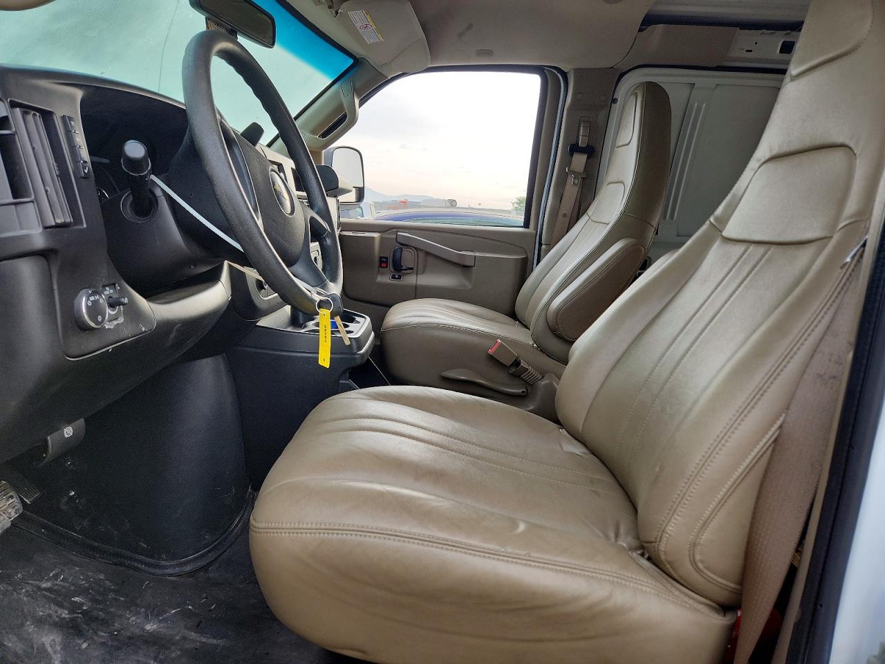 2019 Chevrolet Express VIN 1GCWGAFP1K1162250 photo 7