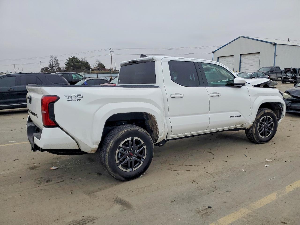 2025 Toyota Tacoma trd VIN 3TMLB5JN3SM179939 photo 3