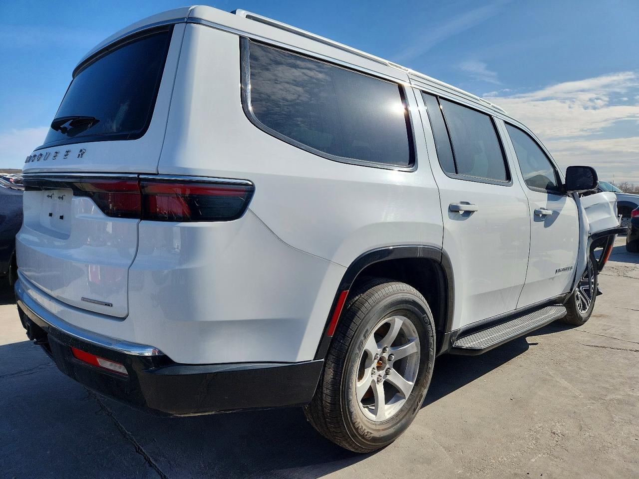 2023 Jeep Wagoneer VIN 1C4SJVBPXPS557641 photo 3