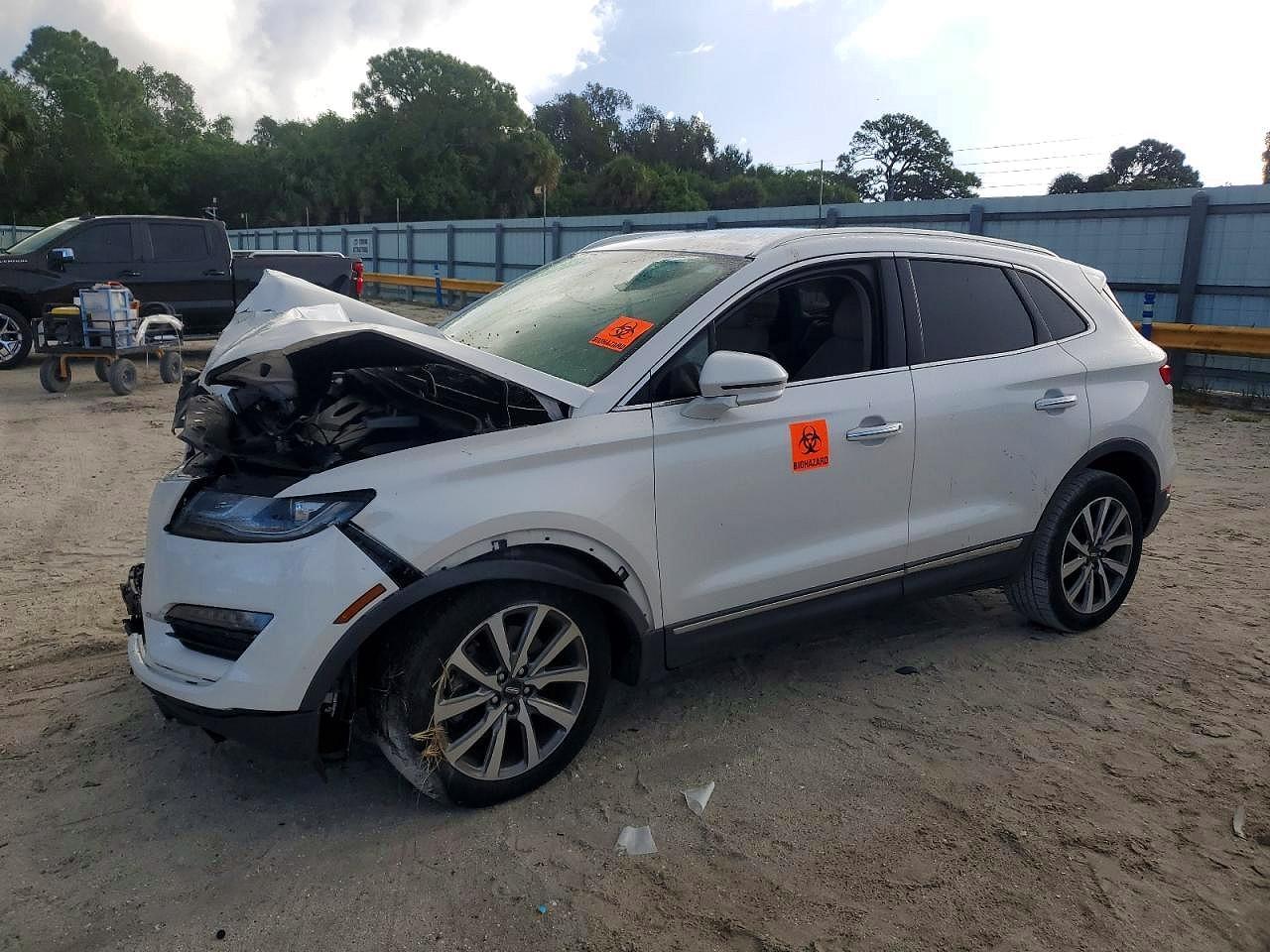 2019 Lincoln Mkc VIN 5LMCJ3C9XKUL02034 photo 1