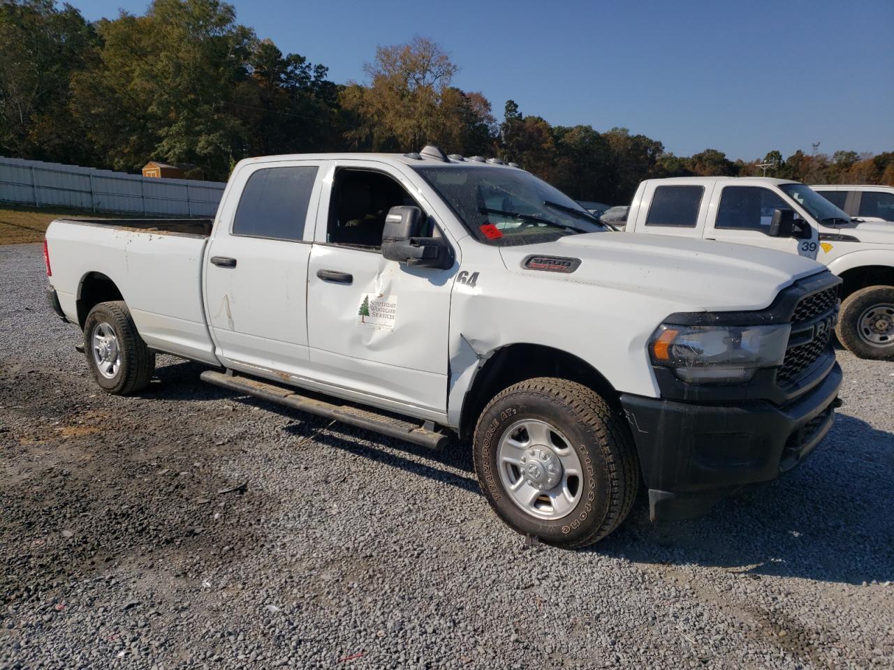 2024 Ram 3500 VIN 3C63R3GJ4RG242521 photo 4