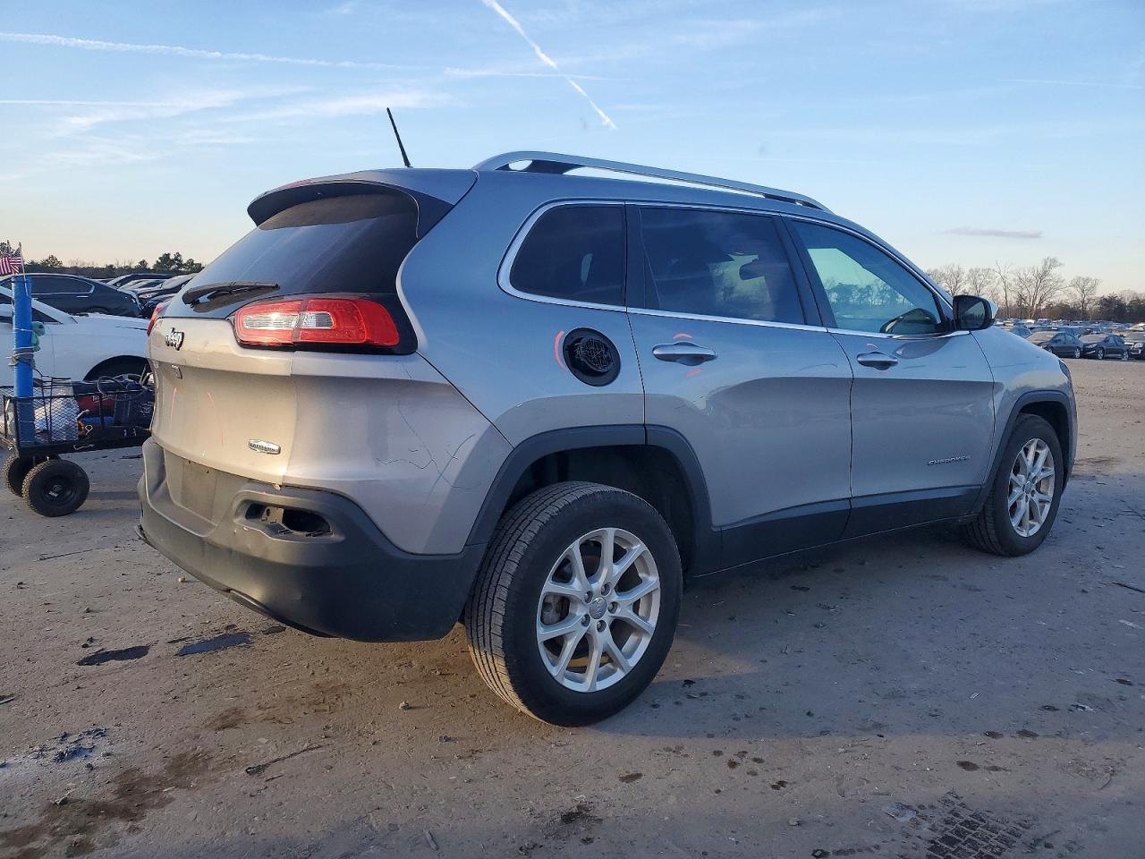 2015 Jeep Grand cher VIN 1C4PJLLB6KD454615 photo 3