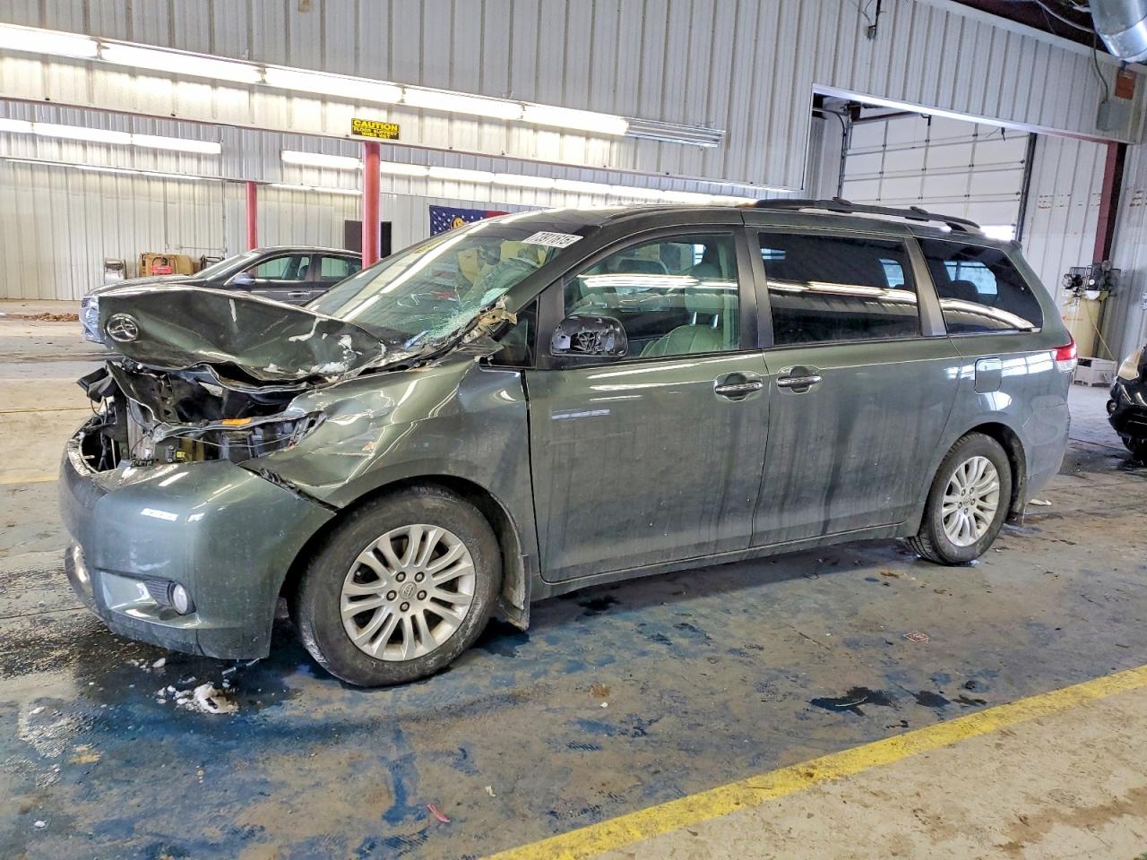 2014 Toyota All models VIN 5TDYK3DC1ES433088 photo 1
