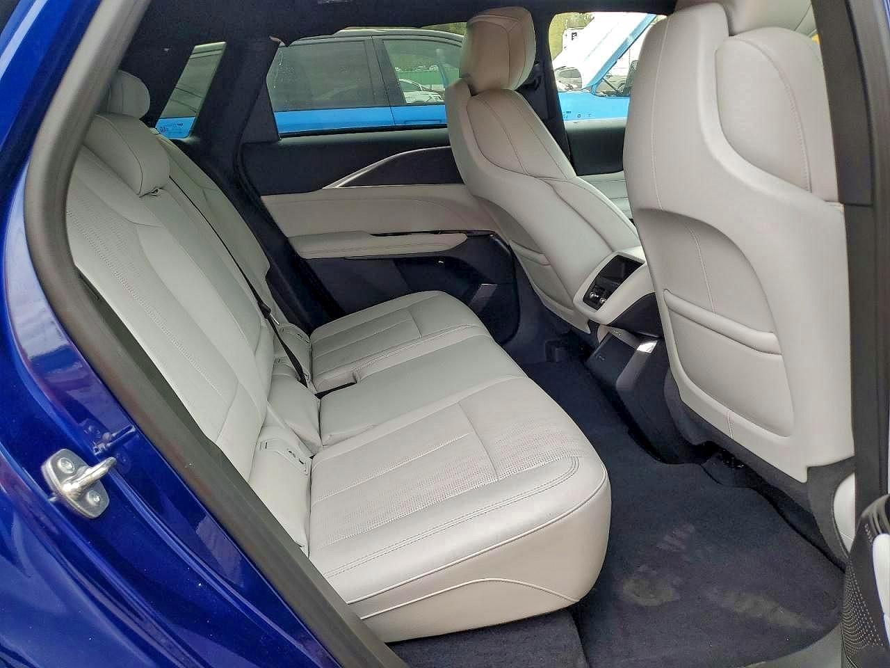 2024 Cadillac Lyriq luxu VIN 1GYKPPRL0RZ139476 photo 11